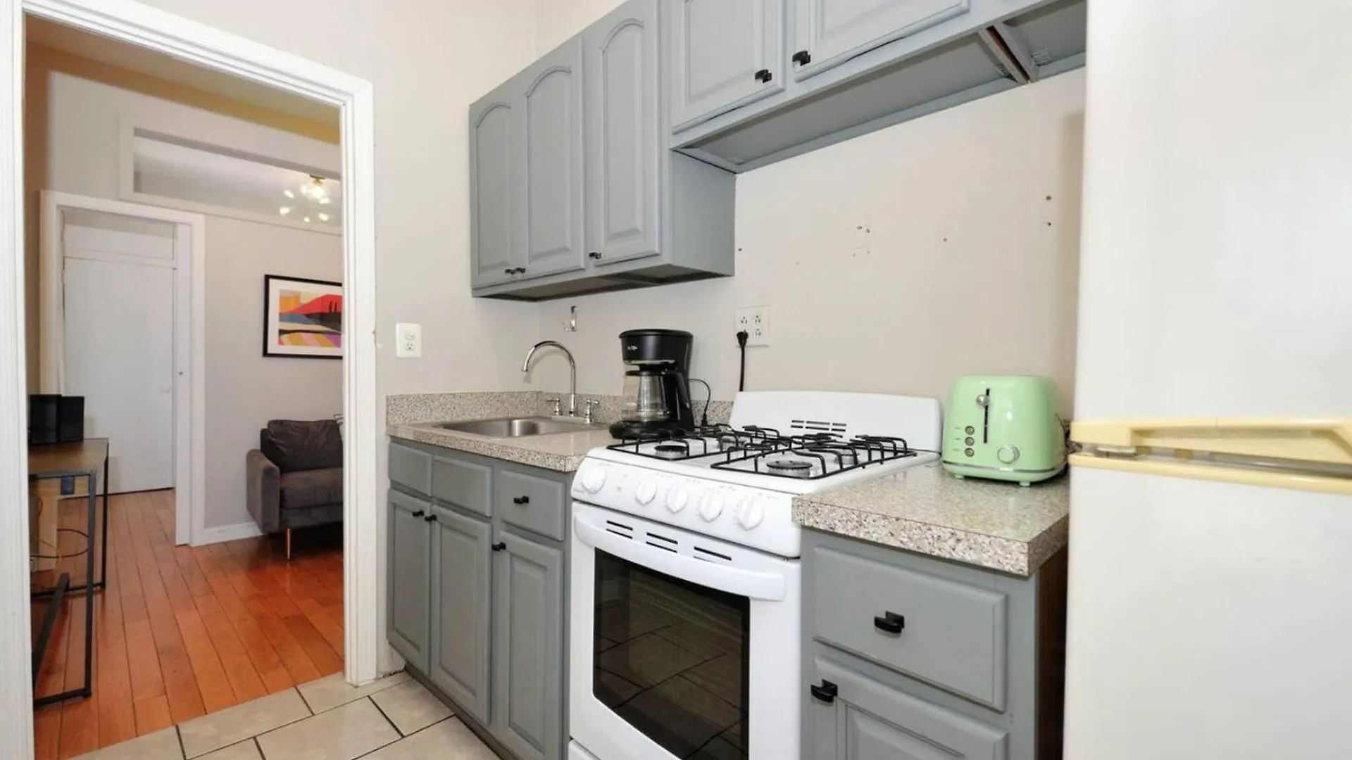 Urban Sunshine Cozy 1-Bedroom In Nycs Heart New York