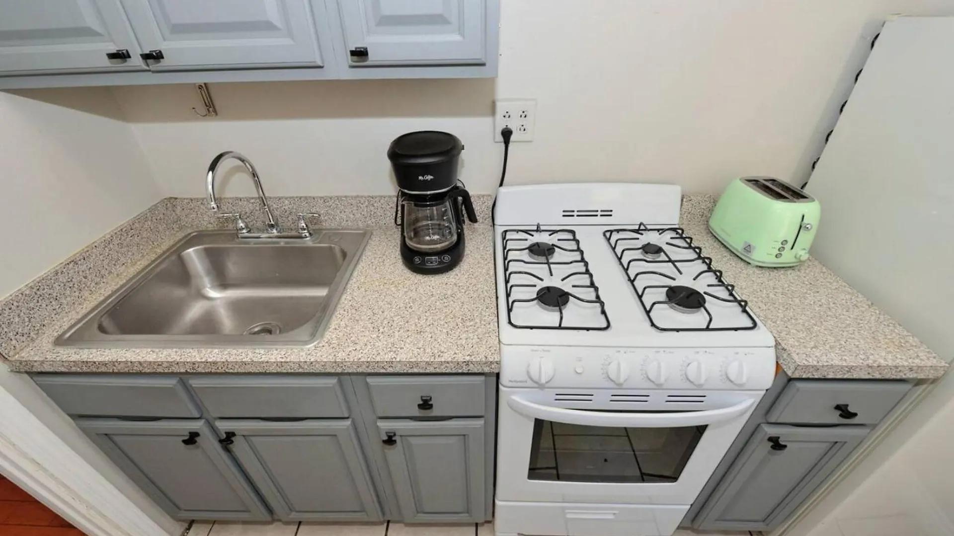 Urban Sunshine Cozy 1-Bedroom In Nycs Heart New York United States